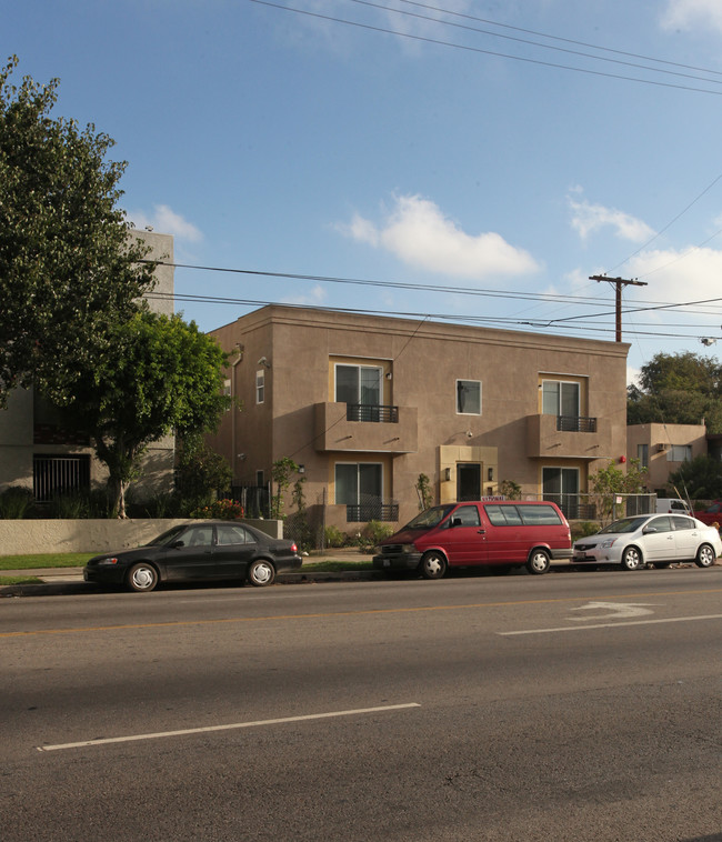 14001 Vanowen St in Van Nuys, CA - Building Photo - Building Photo