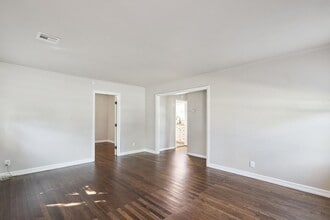 4702 E 4th Pl in Tulsa, OK - Building Photo - Building Photo
