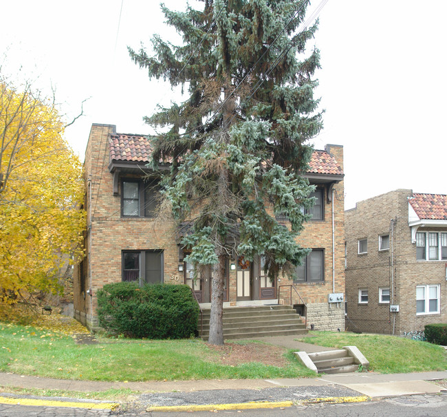 28-30 Waverly Ave