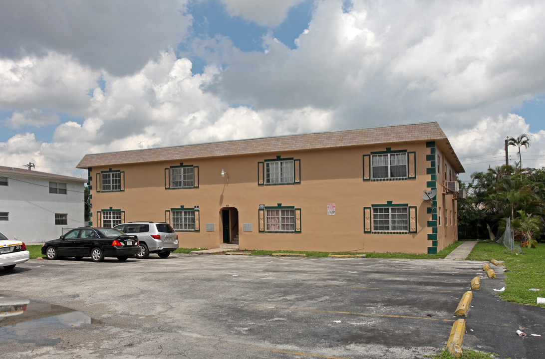 401 NW 43rd St in Oakland Park, FL - Building Photo