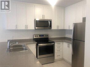 22 Ridgeside Ln in Hamilton, ON - Building Photo - Building Photo