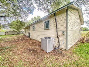 3815 Commerce St in Damon, TX - Building Photo - Building Photo