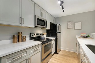 1550 Eastlake Ave E in Seattle, WA - Building Photo - Building Photo