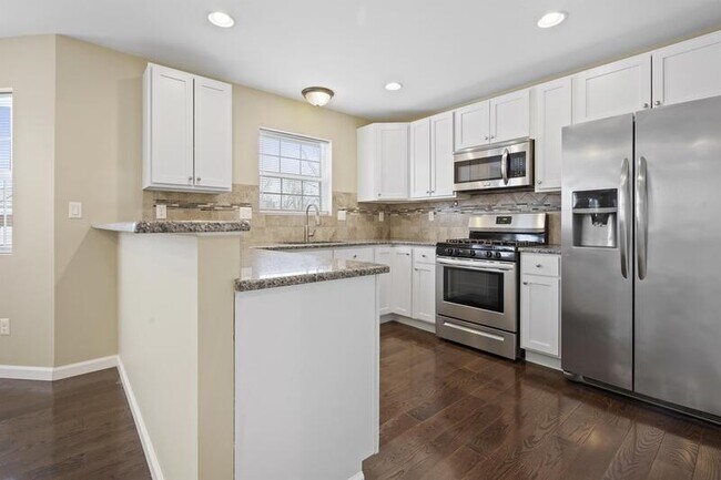 438 Elm St in Wyandotte, MI - Foto de edificio - Building Photo