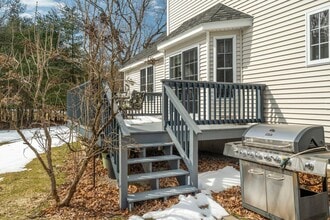 20 Ordway Ln in Kingston, NH - Foto de edificio - Building Photo