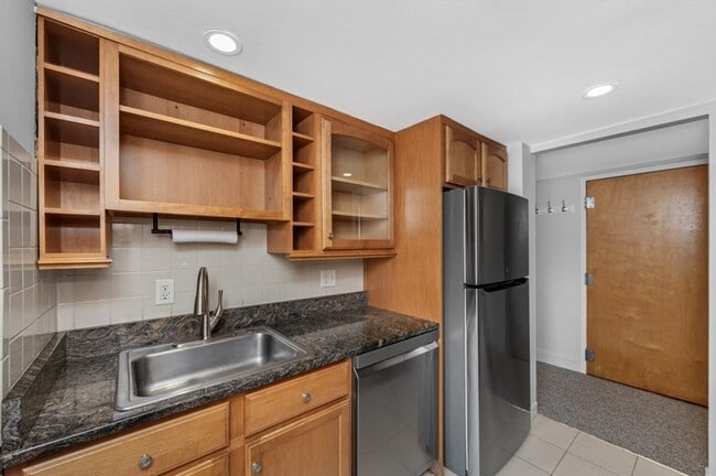 120 Commercial St in Boston, MA - Building Photo - Building Photo