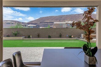 10663 Stone Ledge Ave in Las Vegas, NV - Building Photo - Building Photo