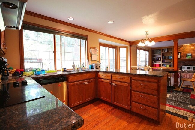 23816 SE 47th Pl in Issaquah, WA - Building Photo - Building Photo