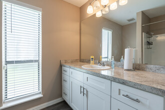 Wexford Townhomes in Duncanville, TX - Foto de edificio - Interior Photo