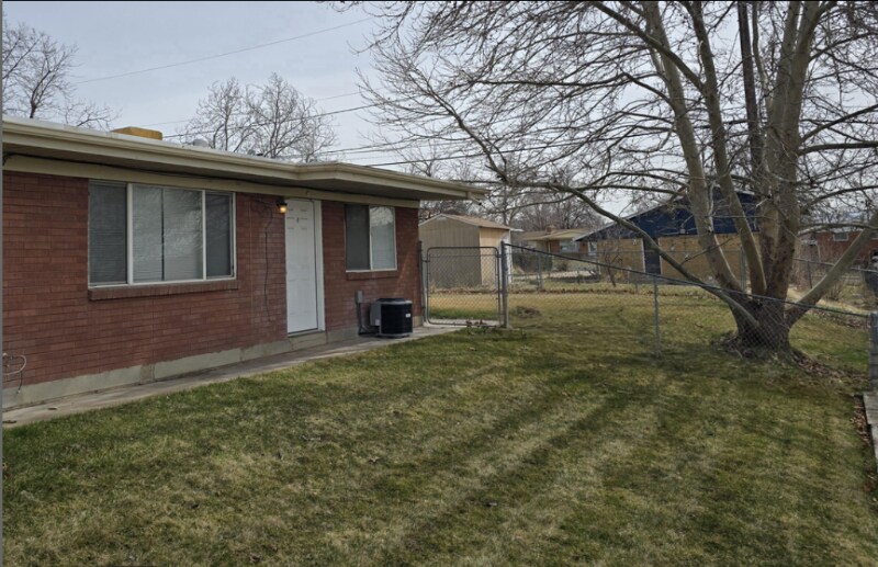 2583 W 4800 S in Roy, UT - Building Photo