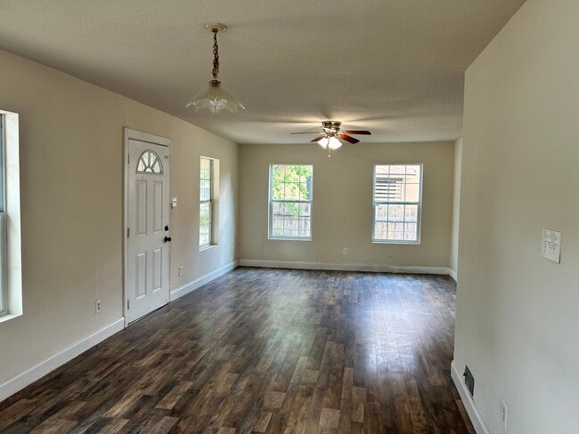 106 Southway Dr in San Antonio, TX - Foto de edificio - Building Photo