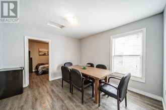86 Temperance St in Aurora, ON - Building Photo - Building Photo