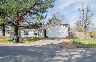1791 N Pine Crest Ave in Fayetteville, AR - Building Photo - Building Photo