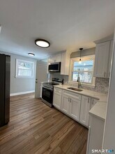 11 Fyler Dr in Windsor, CT - Building Photo - Building Photo