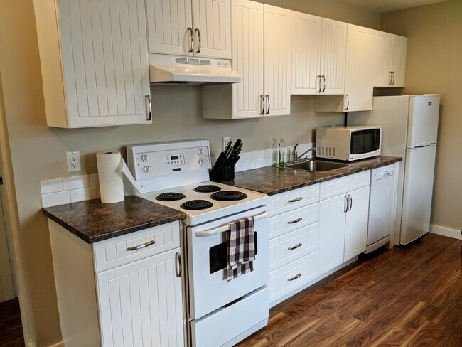 1630 C-1688 88 Ave in Dawson Creek, BC - Building Photo - Building Photo