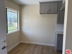 350 E 236th St in Carson, CA - Building Photo - Building Photo