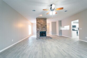 8926 Sunny Point Dr in Spring, TX - Building Photo - Building Photo