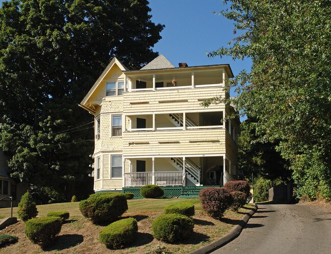 83 Prospect St in Bristol, CT - Building Photo - Building Photo