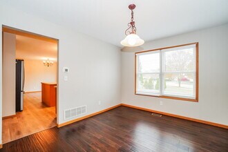 3175 Weeping Spruce Dr in Grove City, OH - Building Photo - Building Photo