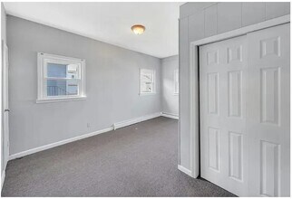 649 New Jersey Ave in Lyndhurst, NJ - Foto de edificio - Building Photo