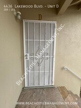 4436 Lakewood Blvd-Unit -Unit D in Long Beach, CA - Foto de edificio - Building Photo
