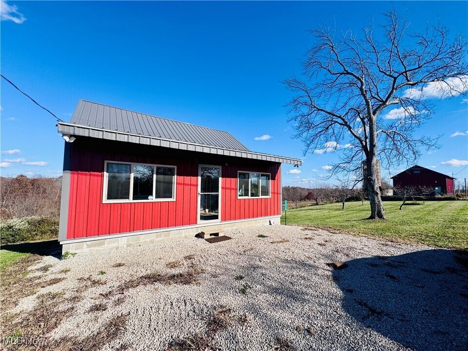 3420 Point Lookout Rd in Stockport, OH - Building Photo