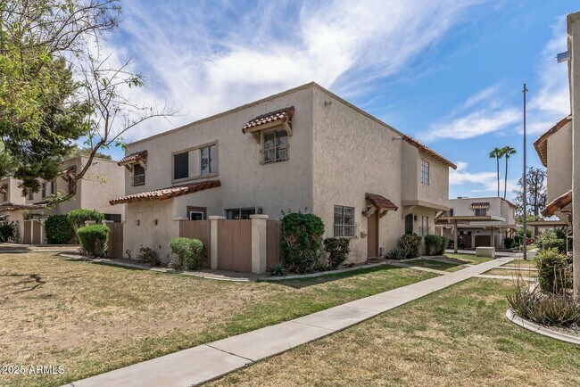 property at 1209 E Townley Ave