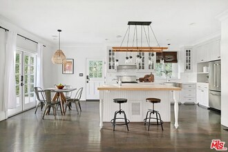 11217 Kling St in Los Angeles, CA - Building Photo - Building Photo