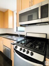 EAST 49 STREET, Unit 10J in New York, NY - Foto de edificio - Building Photo