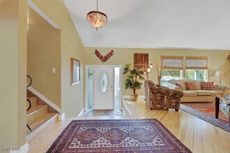 5844 Buhl Ct in Las Vegas, NV - Building Photo - Building Photo