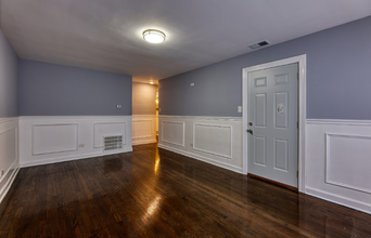7835 S Essex Ave in Chicago, IL - Building Photo - Building Photo