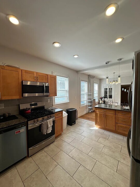384 Washington St, Unit 1 in Cambridge, MA - Building Photo