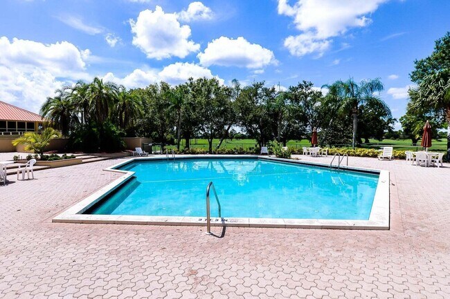 9440 Meadowood Dr in Fort Pierce, FL - Building Photo - Building Photo