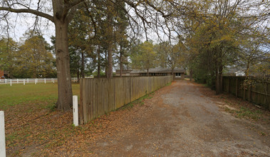 2011 Hamilton Dr in Aiken, SC - Foto de edificio - Building Photo