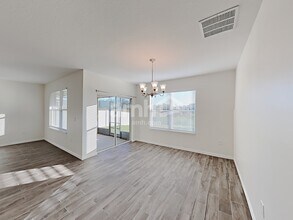 3223 Magnolia Meadows Dr in Plant City, FL - Foto de edificio - Building Photo