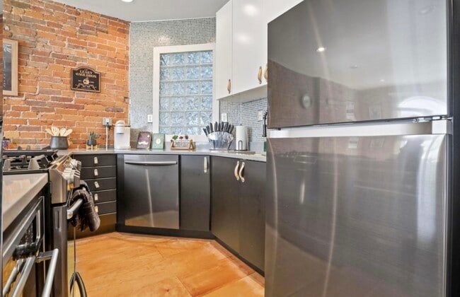 974 N High St in Columbus, OH - Building Photo - Building Photo