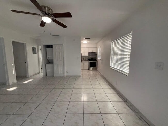 497 NW 40 Ct Oakland Park, FL 33309 in Oakland Park, FL - Building Photo - Building Photo
