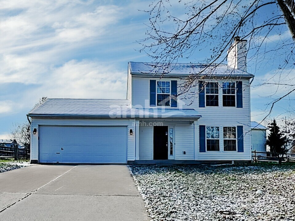 1565 Wildbrook Ct in Amelia, OH - Building Photo