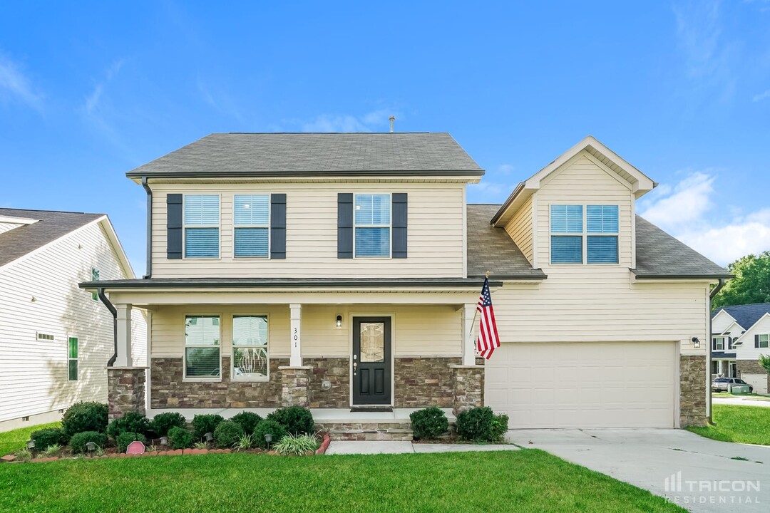 301 Brakeman St in Knightdale, NC - Foto de edificio