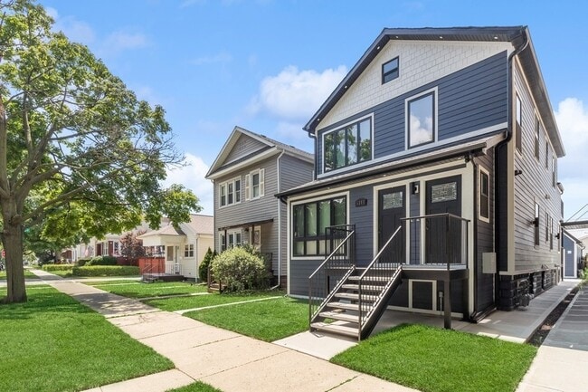 property at 5306 N Luna Ave