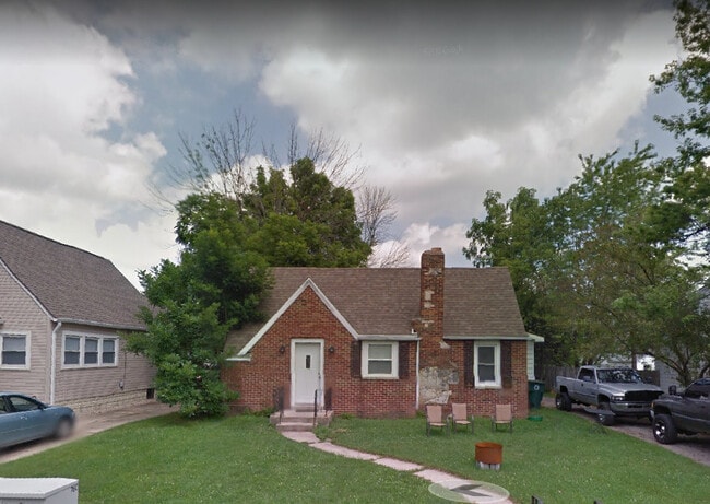 property at 1212 W Abbott St