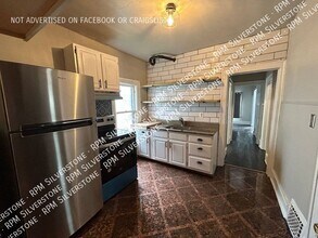 52 W Bernhard Ave in Hazel Park, MI - Building Photo - Building Photo