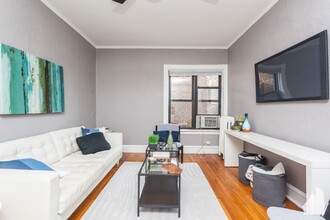 628 W Cornelia Ave, Unit 3W in Chicago, IL - Building Photo - Building Photo