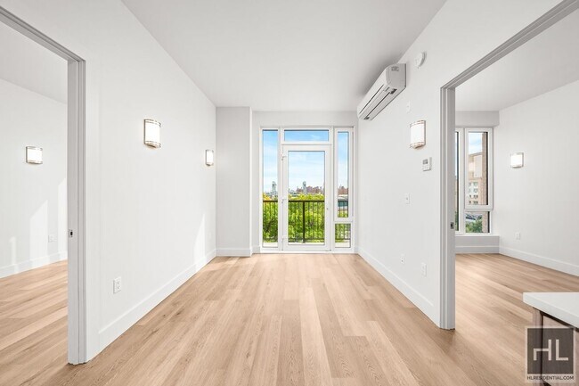 BRUCKNER BOULEVARD, Unit 504 in Bronx, NY - Foto de edificio - Building Photo