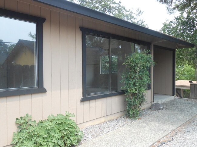 property at 1733 Pleasant St