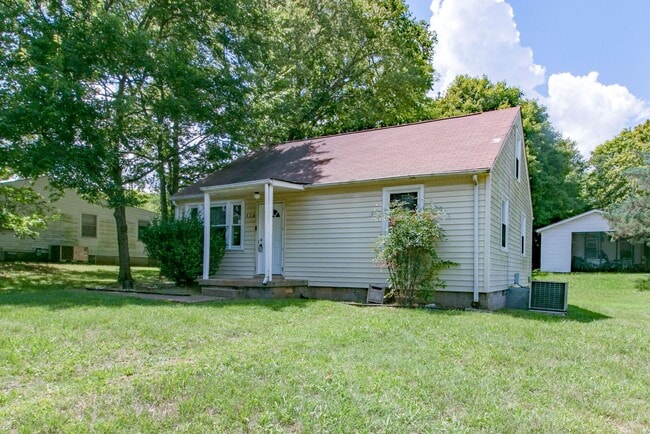 430 Kelly Ln in Clarksville, TN - Building Photo - Building Photo