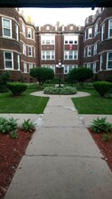 831 W Cornelia Ave, Unit 1E in Chicago, IL - Building Photo - Building Photo