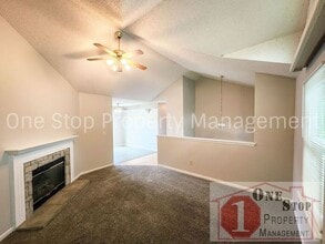 1017 SE Steeple Dr in Blue Springs, MO - Building Photo - Building Photo