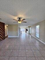 4786 Orleans Ct in West Palm Beach, FL - Building Photo