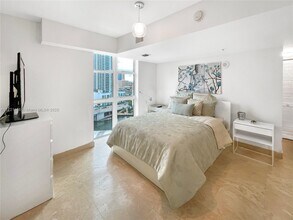 41 SE 5th St, Unit 916 in Miami, FL - Building Photo - Building Photo